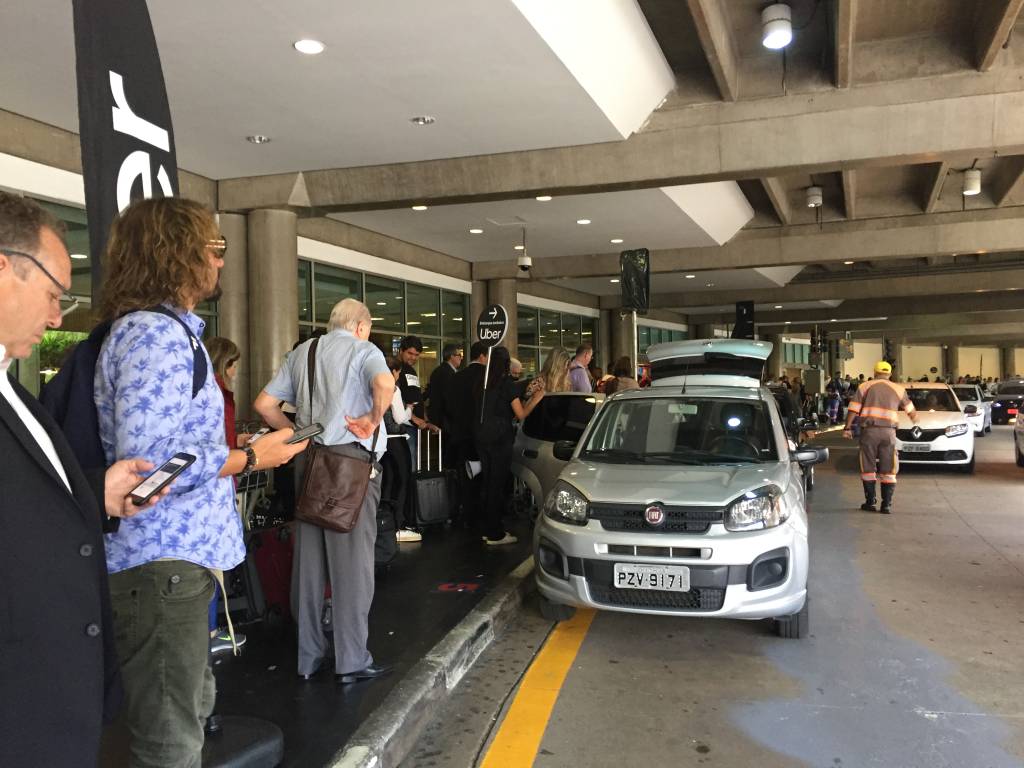 Câmara aprova taxação de aplicativos de transporte e entrega