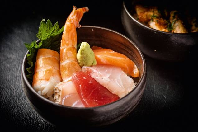 Receitas de boteco japonês: bowls como o de peixe e camarão sobre arroz Receitas de boteco japonês: bowls como o de peixe e camarão sobre arroz