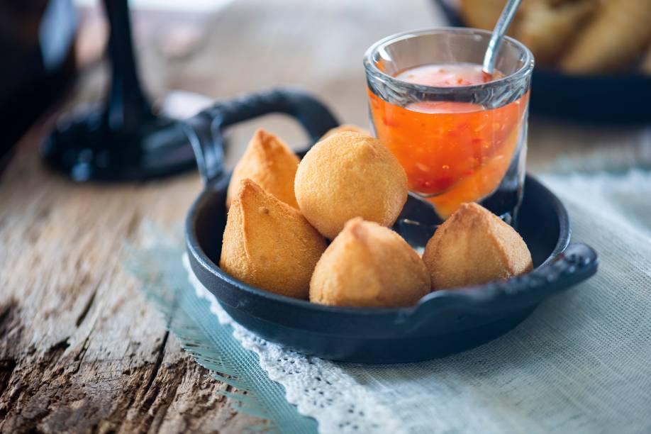 Coxinhas: da consultora Renata Cruz, vêm sequinhas e acompanham geleia de pimenta Coxinhas: da consultora Renata Cruz, vêm sequinhas e acompanham geleia de pimenta