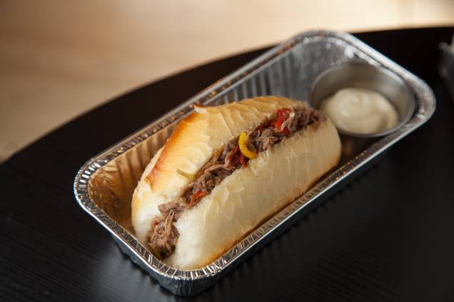 Sanduíche de carne louca: acompanhamento para os drinques baratinhos Sanduíche de carne louca: acompanhamento para os drinques baratinhos