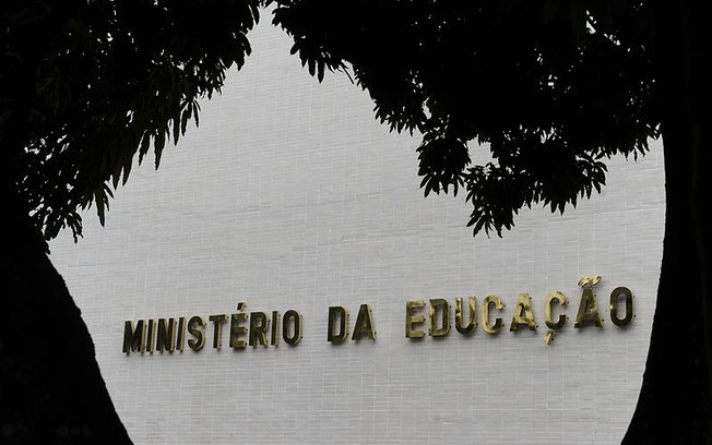 MEC autoriza aulas on-line no ensino superior até dezembro de 2020