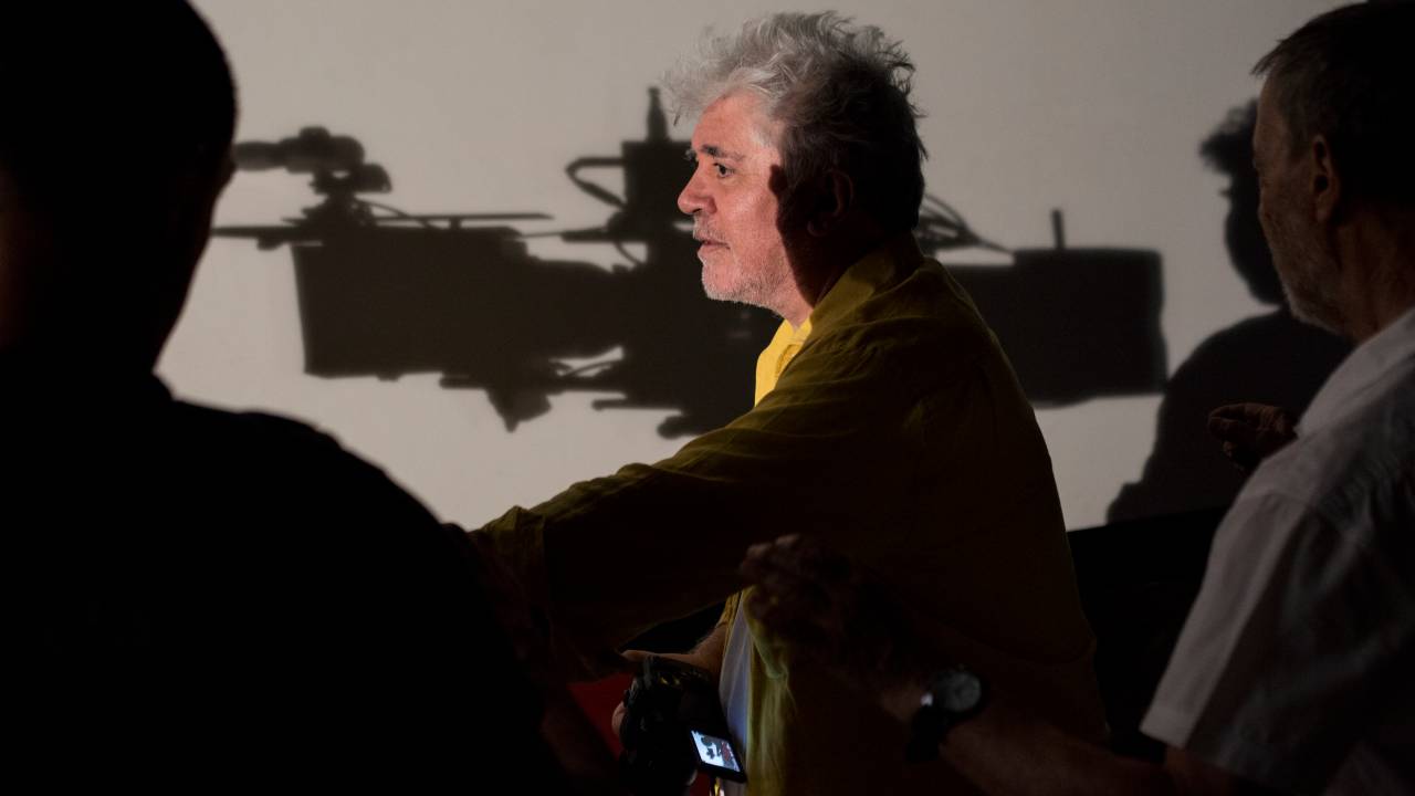 Pedro Almodóvar no set de Dor e Glória