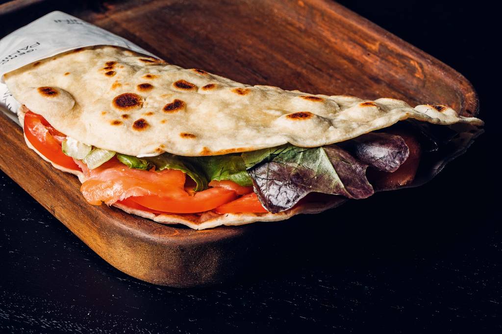 Gero Panini – PIADINA DE SALMÃO DEFUMADO COM CREAM CHEESE, TOMATE E ALFACE.jpg Gero Panini – PIADINA DE SALMÃO DEFUMADO COM CREAM CHEESE, TOMATE E ALFACE.jpg