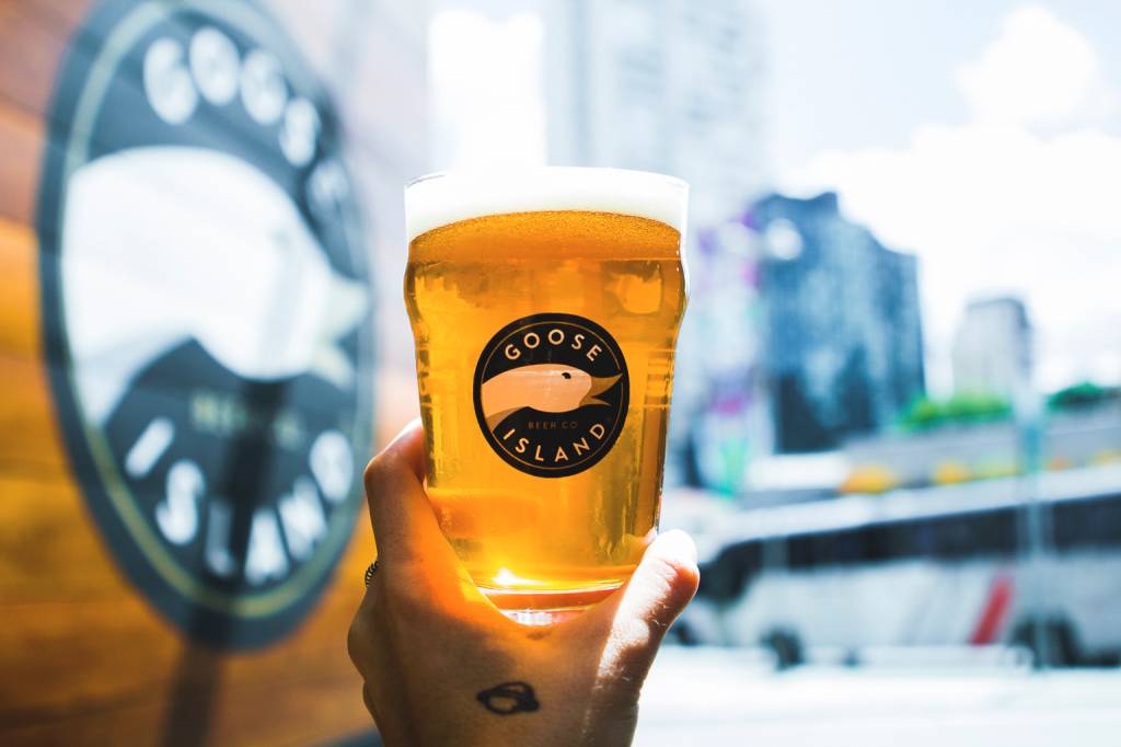 Goose Island Brewhouse oferece chopes de graça