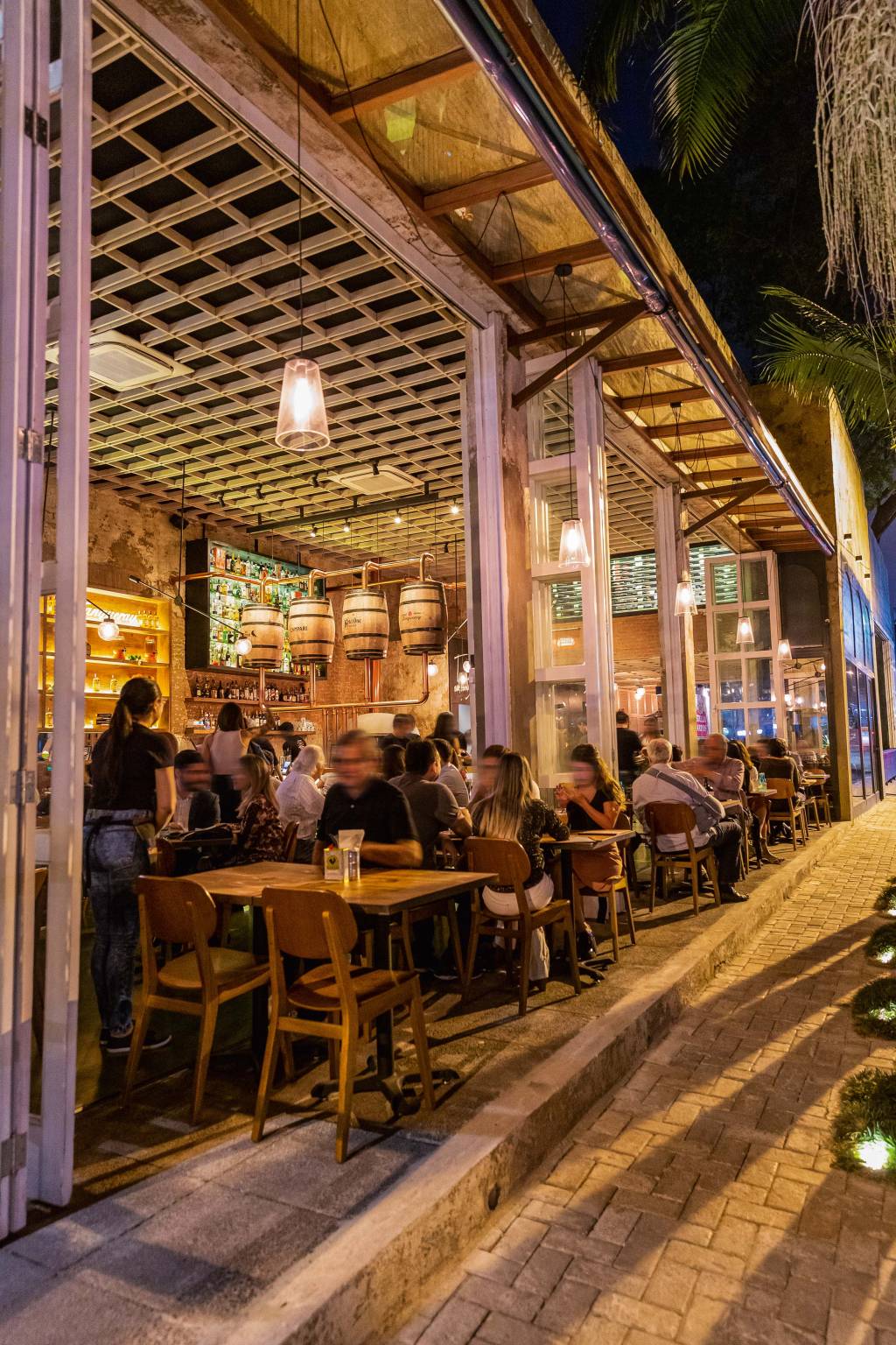 Dos donos do Boteco São Bento, Tuy tem espírito espanhol; leia a crítica