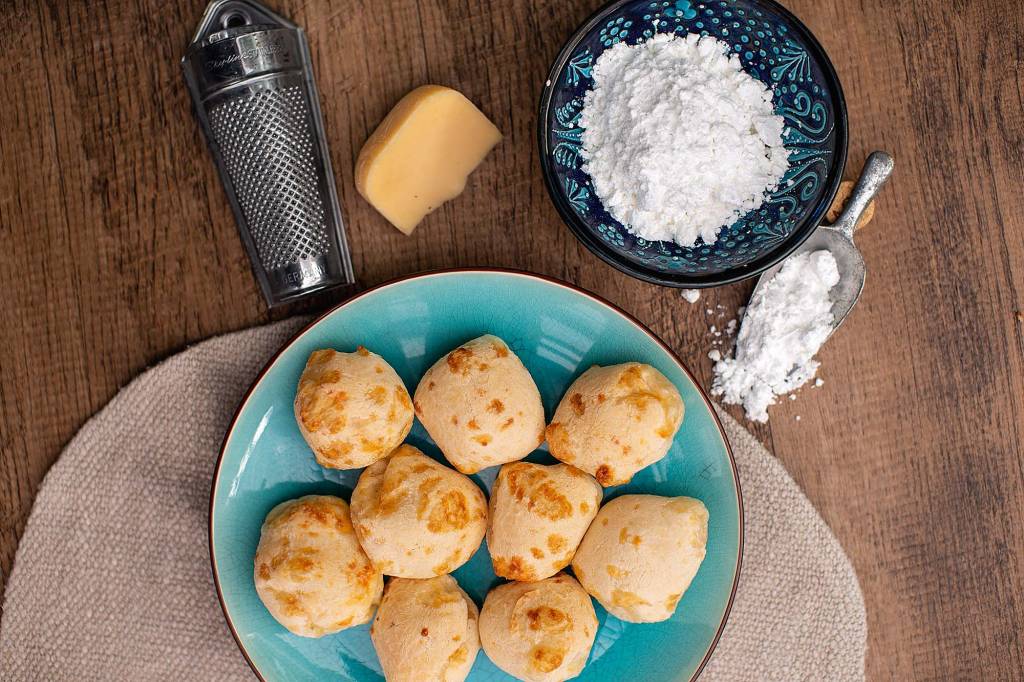 Conheça um bom pão de queijo para assar em casa