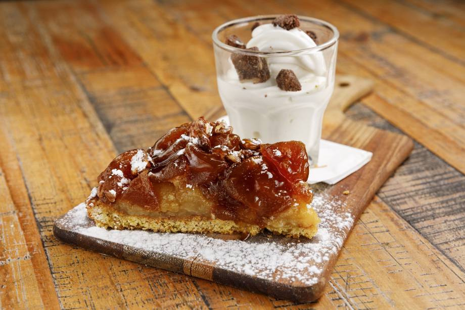 Torta de maçã: acompanha sorvete soft de leite