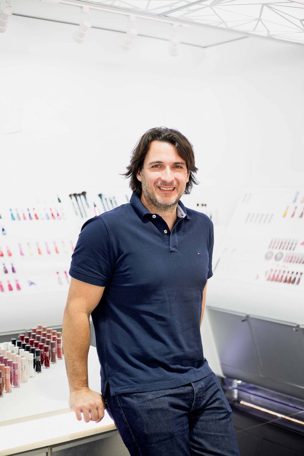 Dailus, criada na Zona Leste, investe em venda de esmalte 24 horas