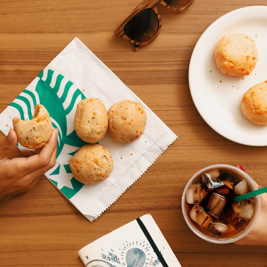 Starbucks faz promoção: compre um pão de queijo e ganhe outro