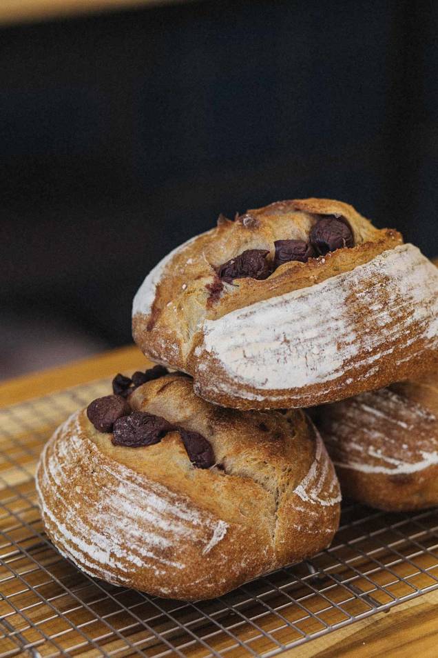 Pães com azeitonas graúdas: fermentação natural Pães com azeitonas graúdas: fermentação natural