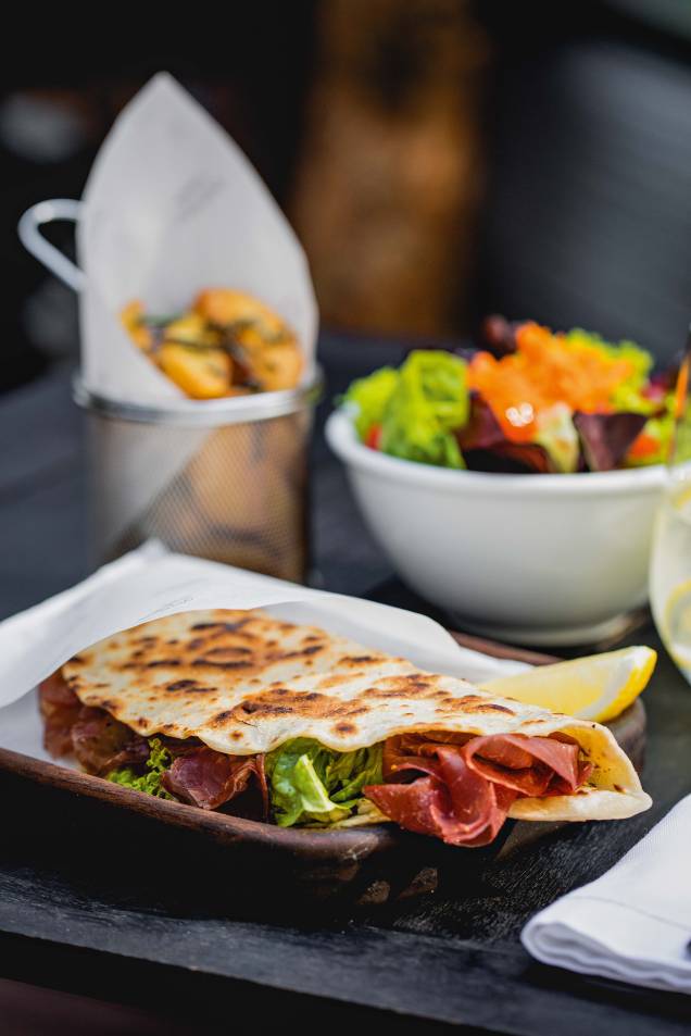 Piadina: sanduíche fino com recheios como bresaola