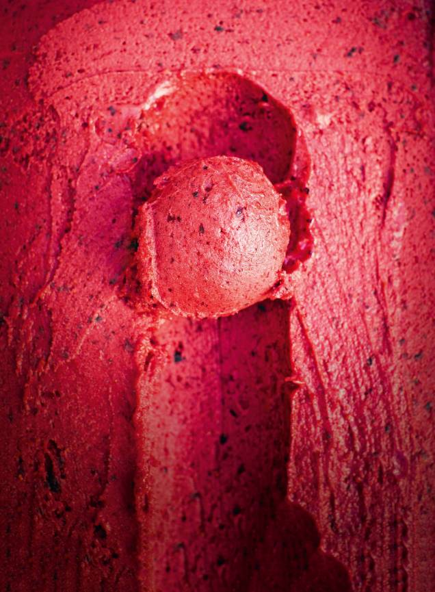Cubas coloridas por sorvete vibrantes: como o de frutas vermelhas Cubas coloridas por sorvete vibrantes: como o de frutas vermelhas