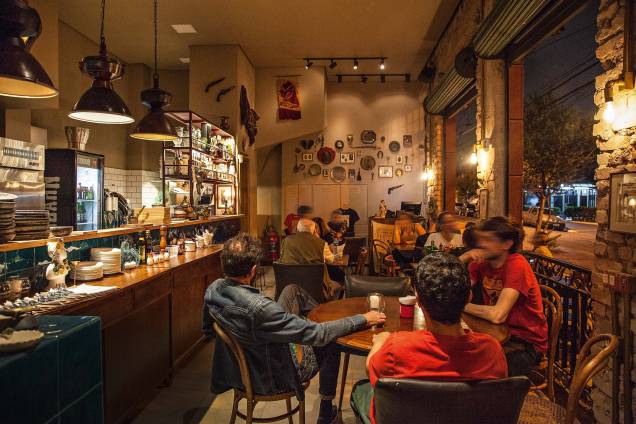 O salão escurinho: objetos antigos na decoração O salão escurinho: objetos antigos na decoração