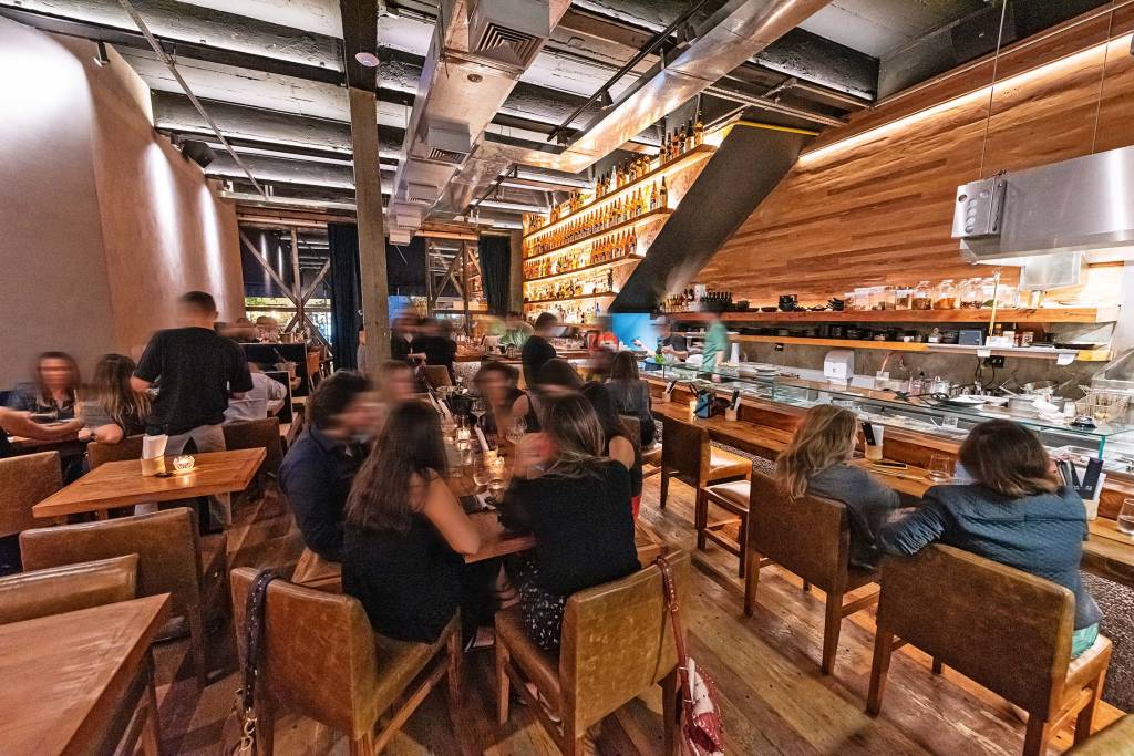 Bar do Naga serve petiscos e drinques de inspiração oriental; leia crítica