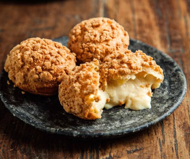 Choux à la creme: carolina recheada de creme de baunilha Choux à la creme: carolina recheada de creme de baunilha
