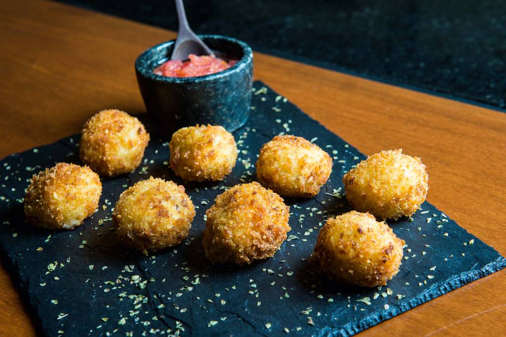 Huevos de Oro – croquetas Huevos de Oro – croquetas