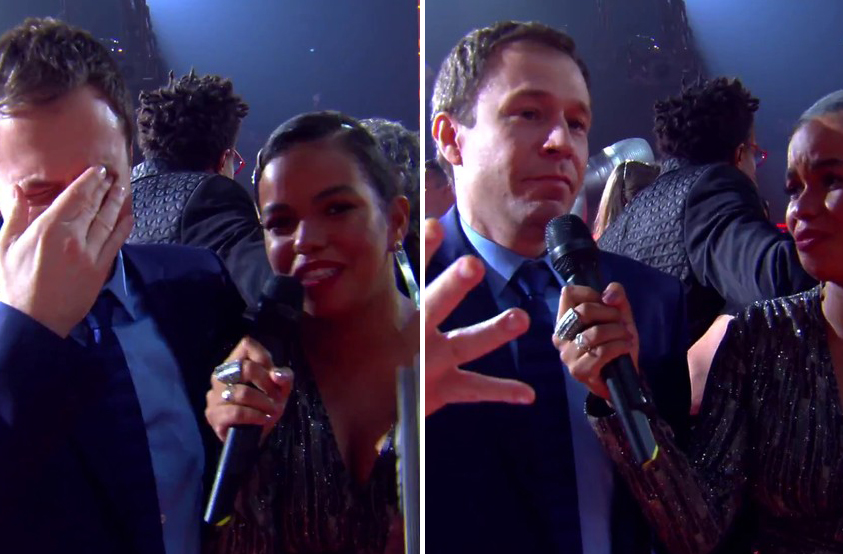 Tiago Leifert se emociona no The Voice e não consegue dar entrevista