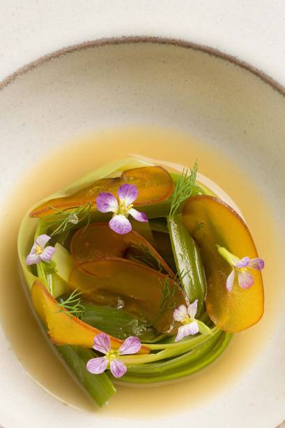 Alho-poró com vermute e bottarga: pedida do Maní Alho-poró com vermute e bottarga: pedida do Maní