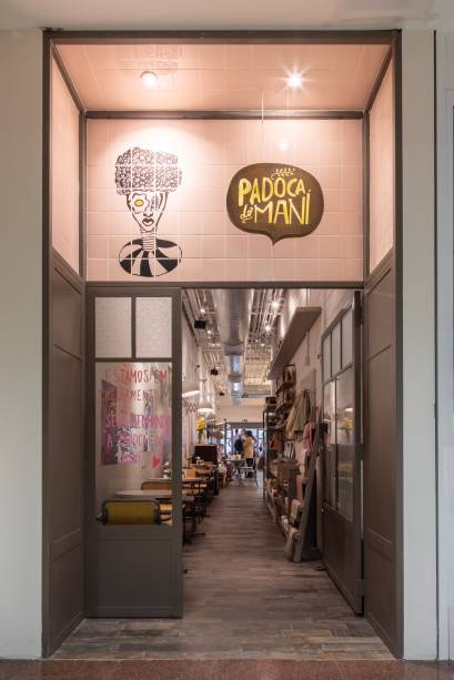 A entrada: fica no piso térreo A entrada: fica no piso térreo