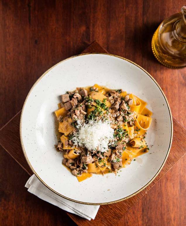Pappardelle: feito com ragu de javali Pappardelle: feito com ragu de javali