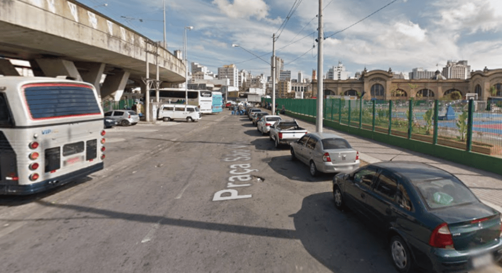 Seis pessoas são baleadas em briga entre camelôs em praça de SP