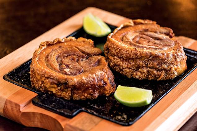 Torresmo cortado à mesa Torresmo cortado à mesa