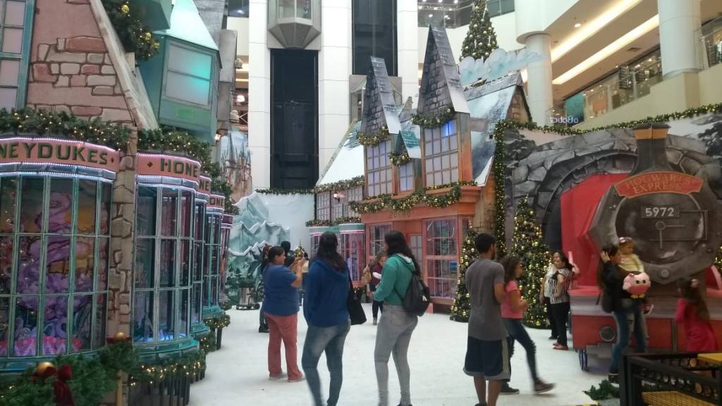 Vale a pena visitar shopping por decoração de Natal de Harry Potter?