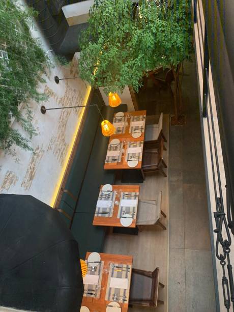 Ambiente com pé direito alto Ambiente com pé direito alto