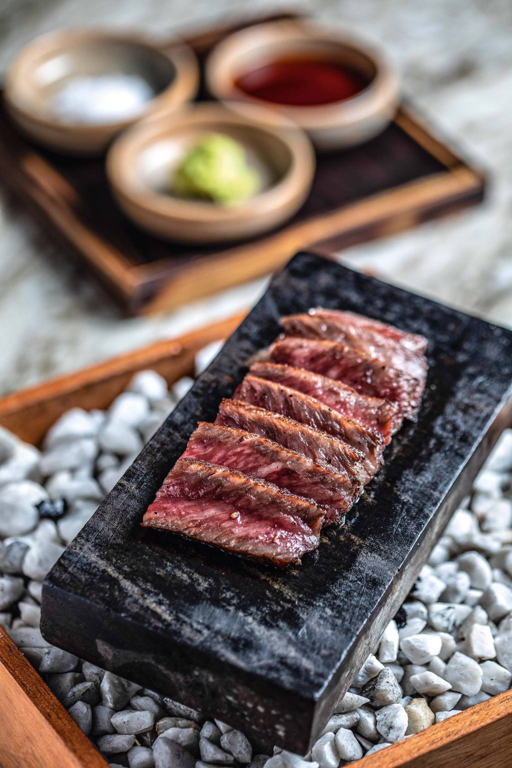 A5 wagyu japonês na pedra _ Makoto _ restaurante/gastronomia A5 wagyu japonês na pedra _ Makoto _ restaurante/gastronomia