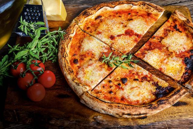 Pizzas individuais: mussarela com manjericão é opção básica Pizzas individuais: mussarela com manjericão é opção básica