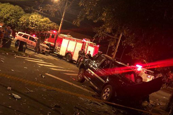 Homem atropela dezesseis pessoas após discussão com a esposa em bar