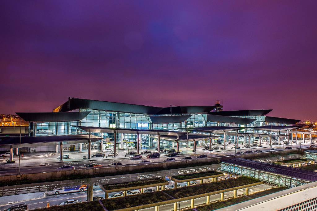 Fachada do Terminal 3, em Guarulhos: entrada de estrangeiros no país está proibida