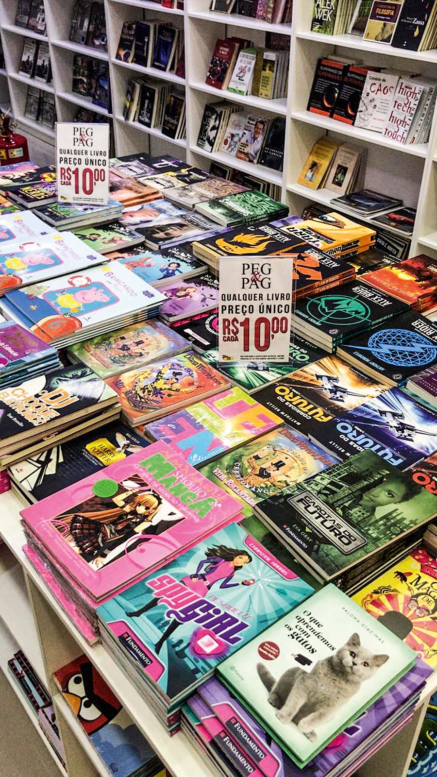 Lojas de livros em shoppings vendem maioria dos títulos a 10 reais