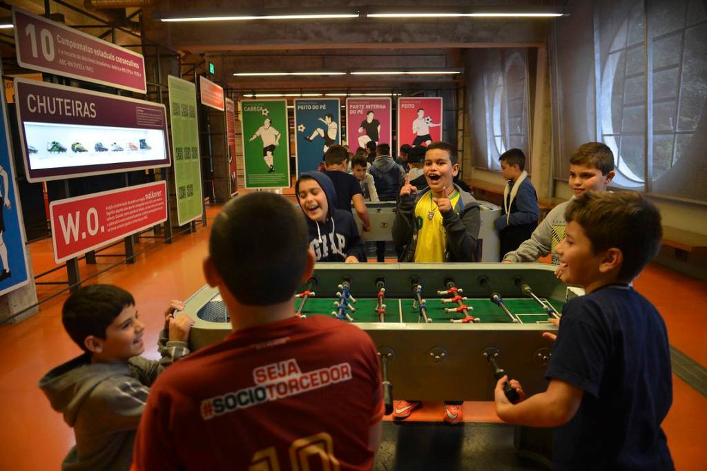 Museu do Futebol oferece entrada gratuita para quem doar chuteiras