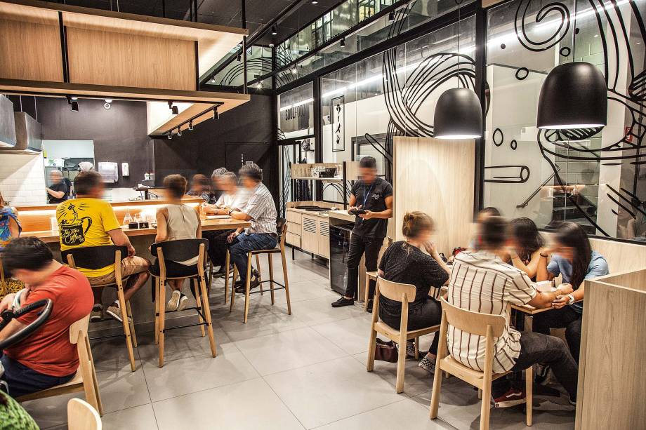 Salão moderninho acomoda vinte pessoas: laboratório ocupa o restante do imóvel Salão moderninho acomoda vinte pessoas: laboratório ocupa o restante do imóvel