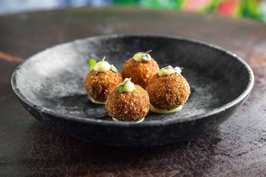 Croquetas: de pato e cogumelos sob aïoli