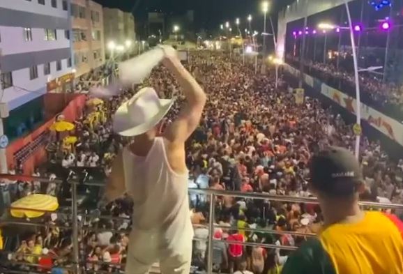 Polícia procura autor de disparos feitos em bloco com DJ Diplo