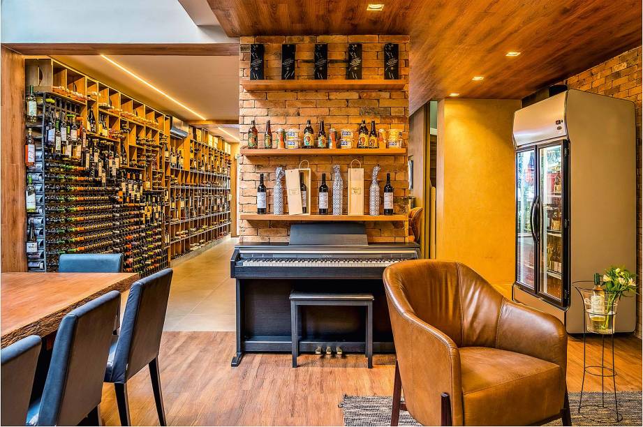 Empório: tem opções em taça e uma oferta de queijos e embutidos Empório: tem opções em taça e uma oferta de queijos e embutidos