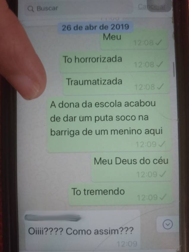 Prints de WhatsApp mostram suposta conversa entre ex-professora e família após menino de 5 anos ter, segundo ela, levado soco na barriga Prints de WhatsApp mostram suposta conversa entre ex-professora e família após menino de 5 anos ter, segundo ela, levado soco na barriga