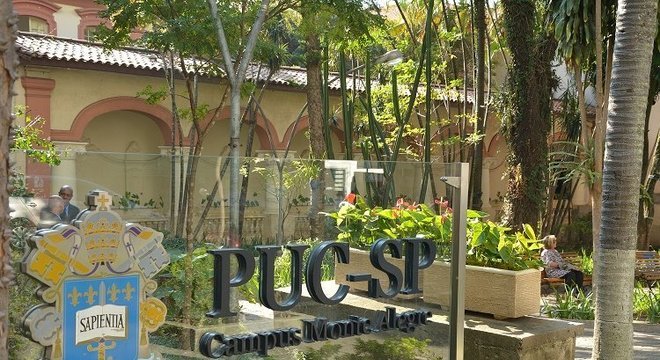 Alunos da PUC-SP acusam professor por comentários homofóbicos e relativizar ditadura militar