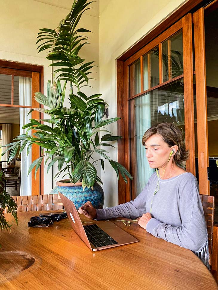 Ana Maria Diniz em seu escritório