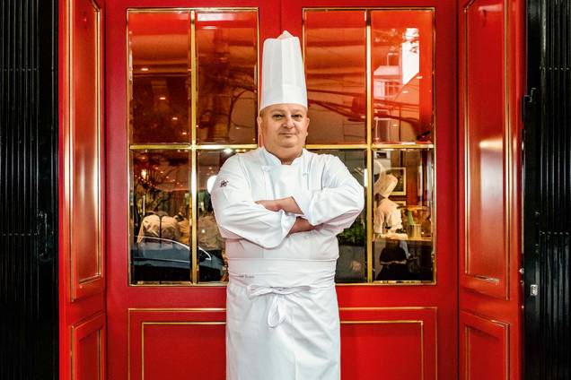 O chef: retrato no restaurante quando ainda estava aberto O chef: retrato no restaurante quando ainda estava aberto