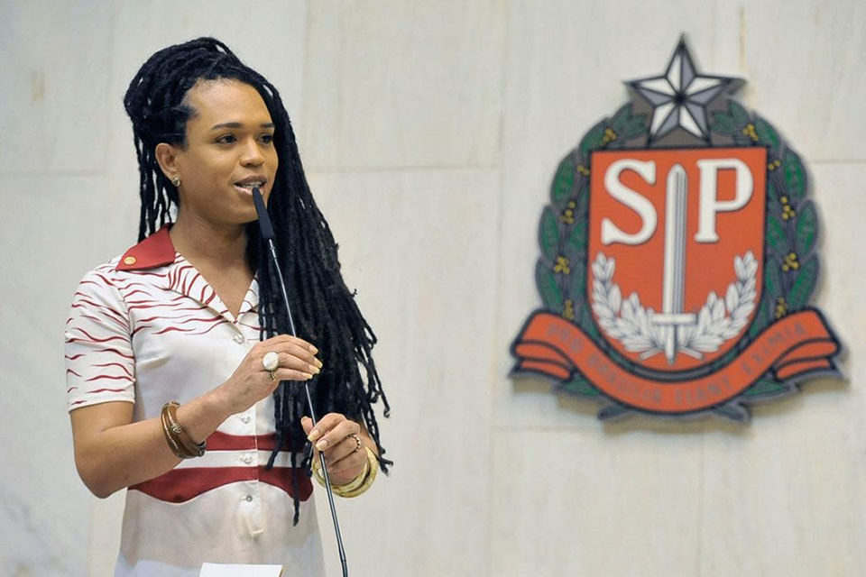 Projeto de lei propõe multa a procedimentos de ‘cura gay’ no estado