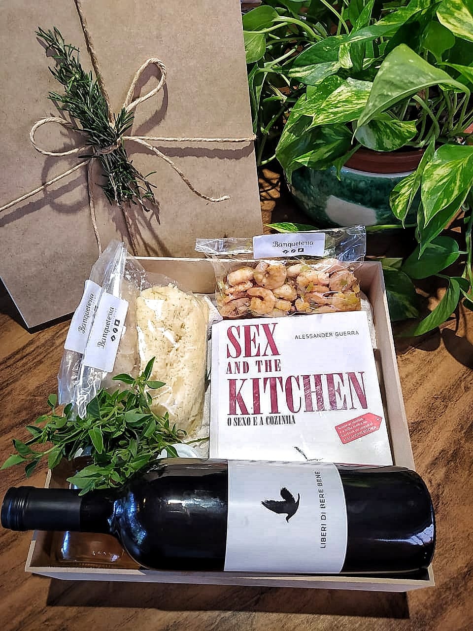 Kit Dia dos Namorados Banqueteria Nacional_ Sex and the Kitchen1 (1) Kit Dia dos Namorados Banqueteria Nacional_ Sex and the Kitchen1 (1)