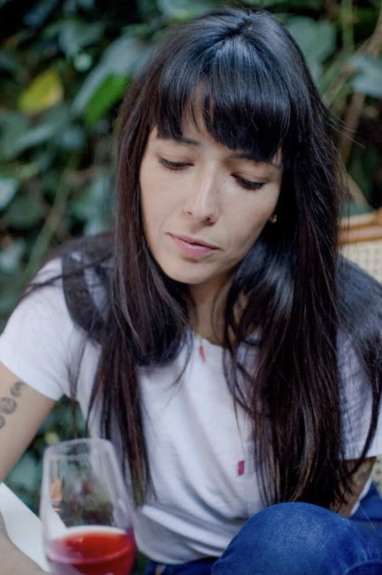 Projeto reúne sommelière e produtores em degustações de vinhos on-line