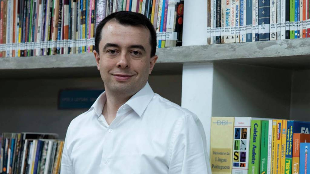 No meio da crise, MEC quer ficar no canto dele quietinho, diz secretário