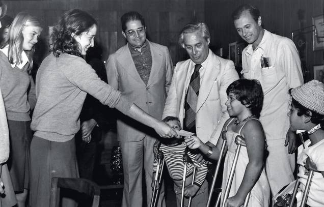 Evolução da Associação de Assistência à Criança Deficiente (AACD): entidade sem fins lucrativos fundada numa casa na Alameda Barão de Piracicaba, em Campos Elíseos, em 1950, ganhou centro de reabilitação no Ibirapuera, em 1963, e hospital ortopédico, em 1993. Evolução da Associação de Assistência à Criança Deficiente (AACD): entidade sem fins lucrativos fundada numa casa na Alameda Barão de Piracicaba, em Campos Elíseos, em 1950, ganhou centro de reabilitação no Ibirapuera, em 1963, e hospital ortopédico, em 1993.