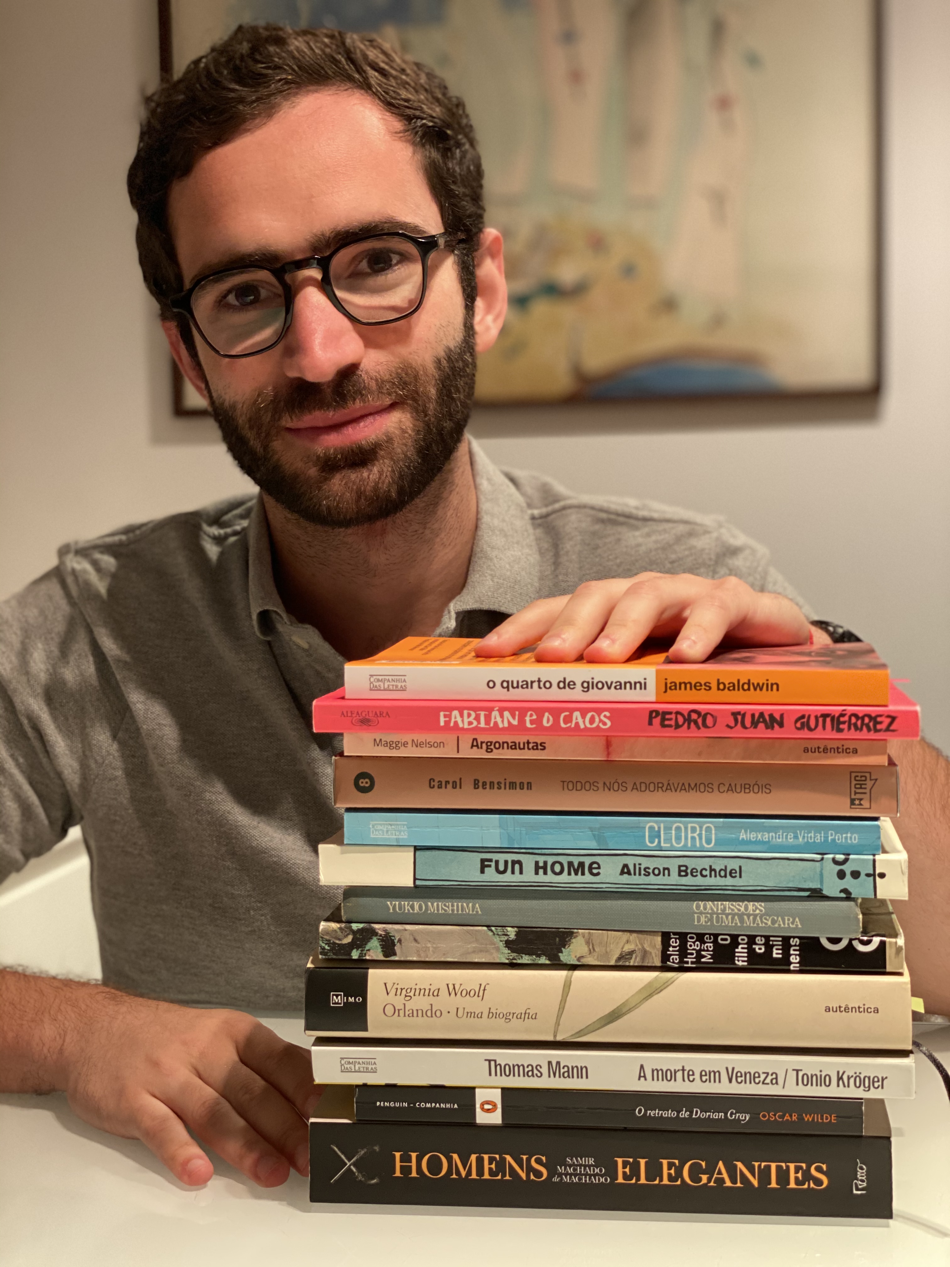 Advogado vira influencer literário dos famosos no Instagram