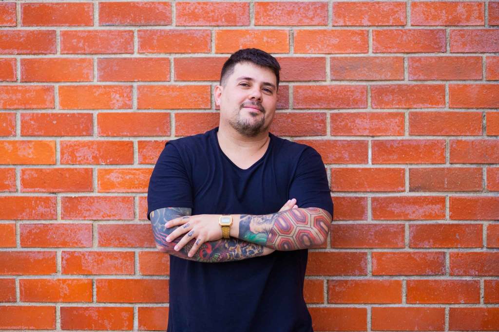 Festival de música eletrônica invade drive-in