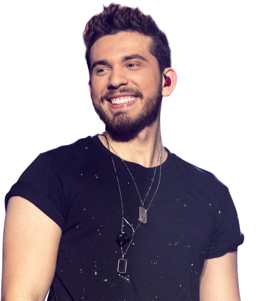 Gustavo Mioto e Lauana Prado fazem show em drive-in